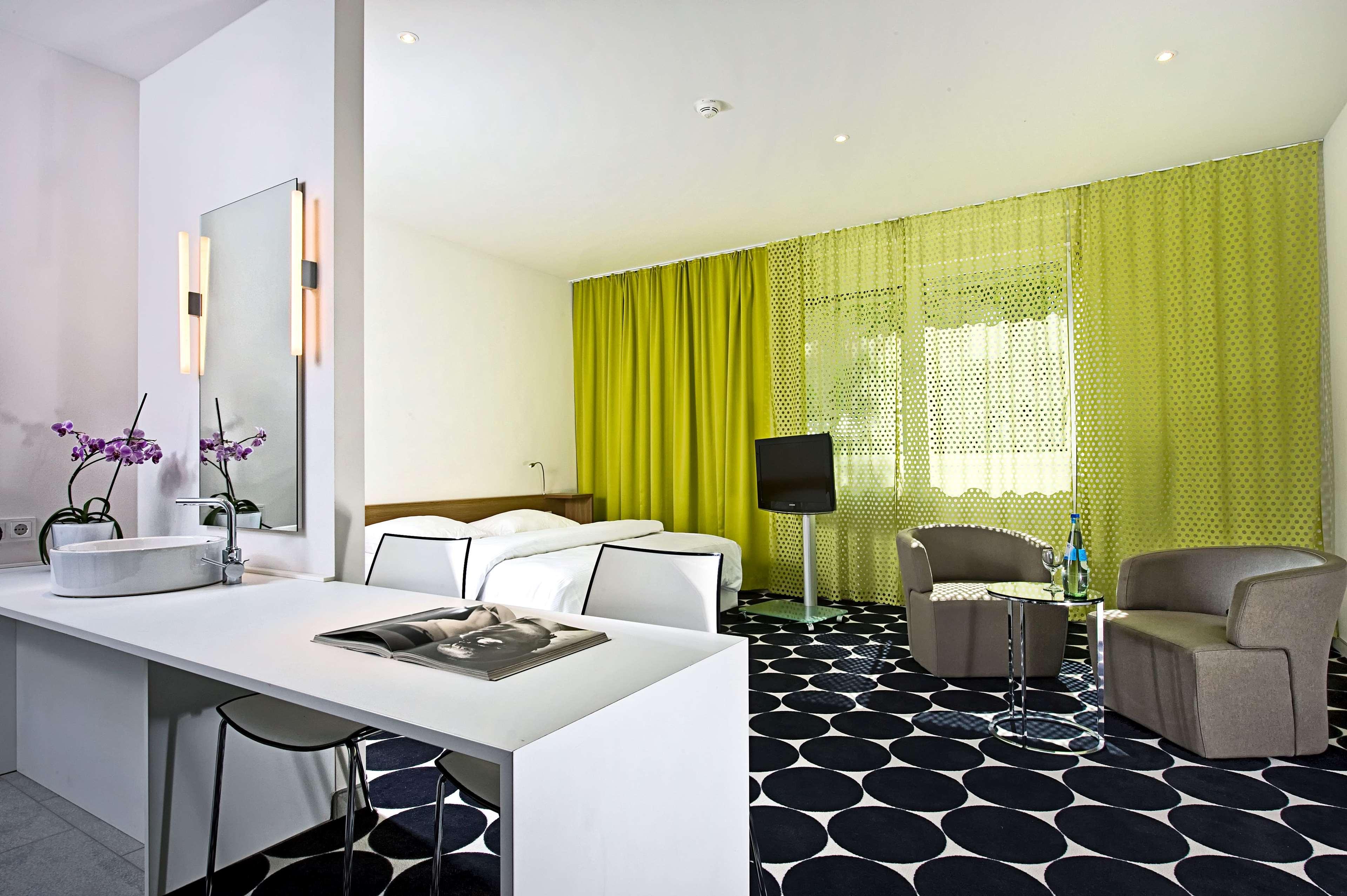 Tryp By Wyndham Frankfurt Hotel Франкфурт на Майн Екстериор снимка