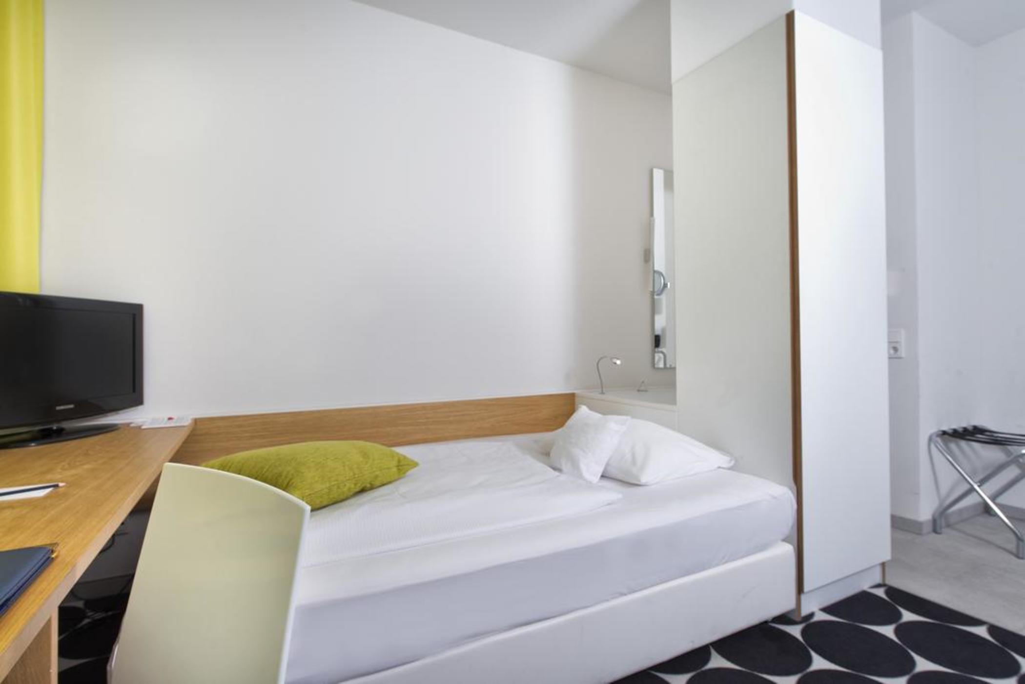 Tryp By Wyndham Frankfurt Hotel Франкфурт на Майн Екстериор снимка