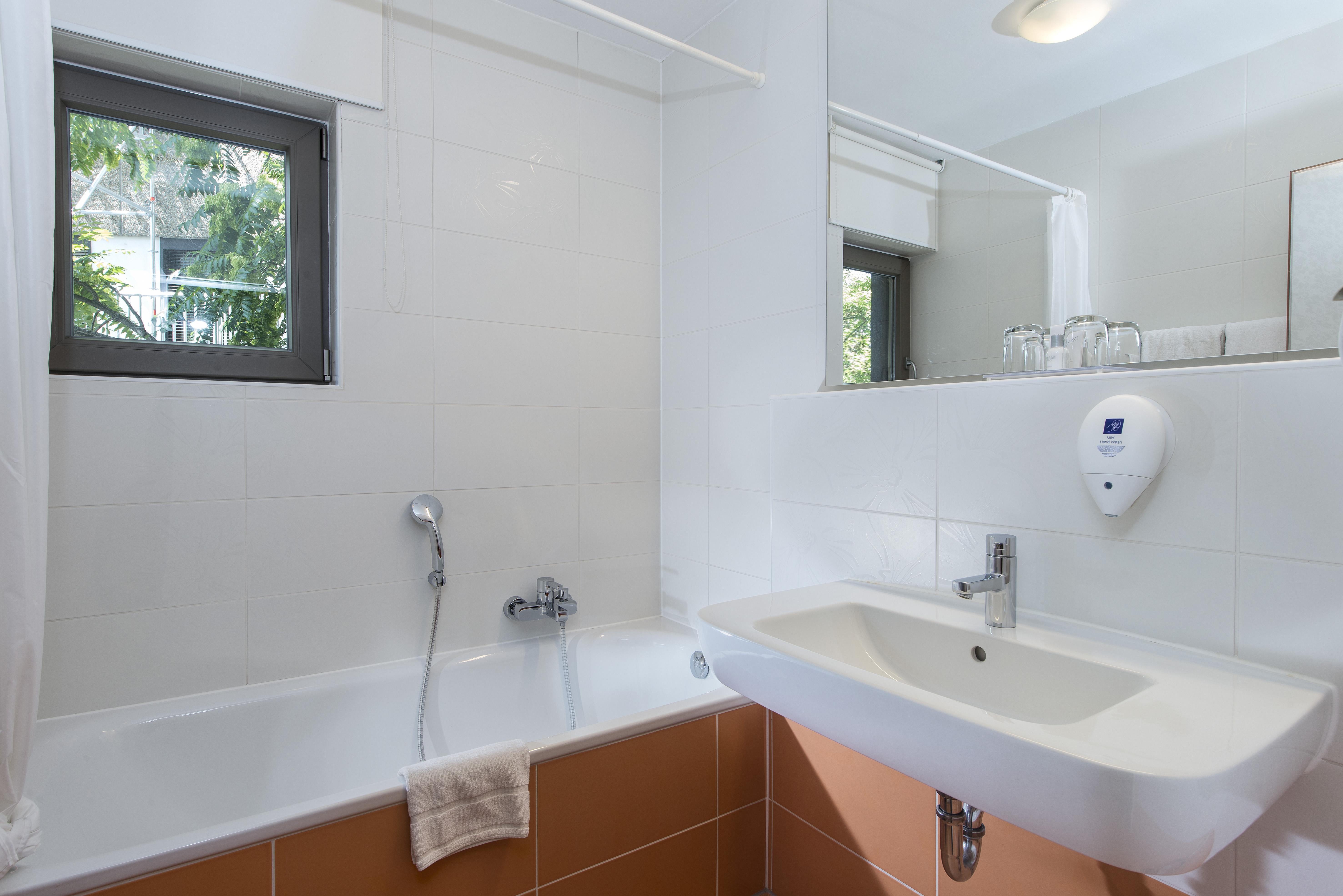 Tryp By Wyndham Frankfurt Hotel Франкфурт на Майн Екстериор снимка